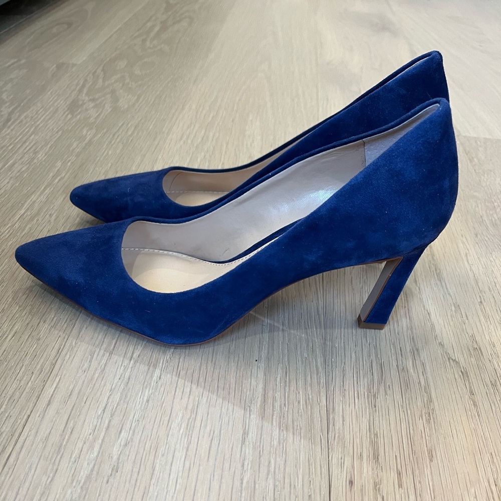 NWOT Vince Camuto Blue Suede Pumps Size 8